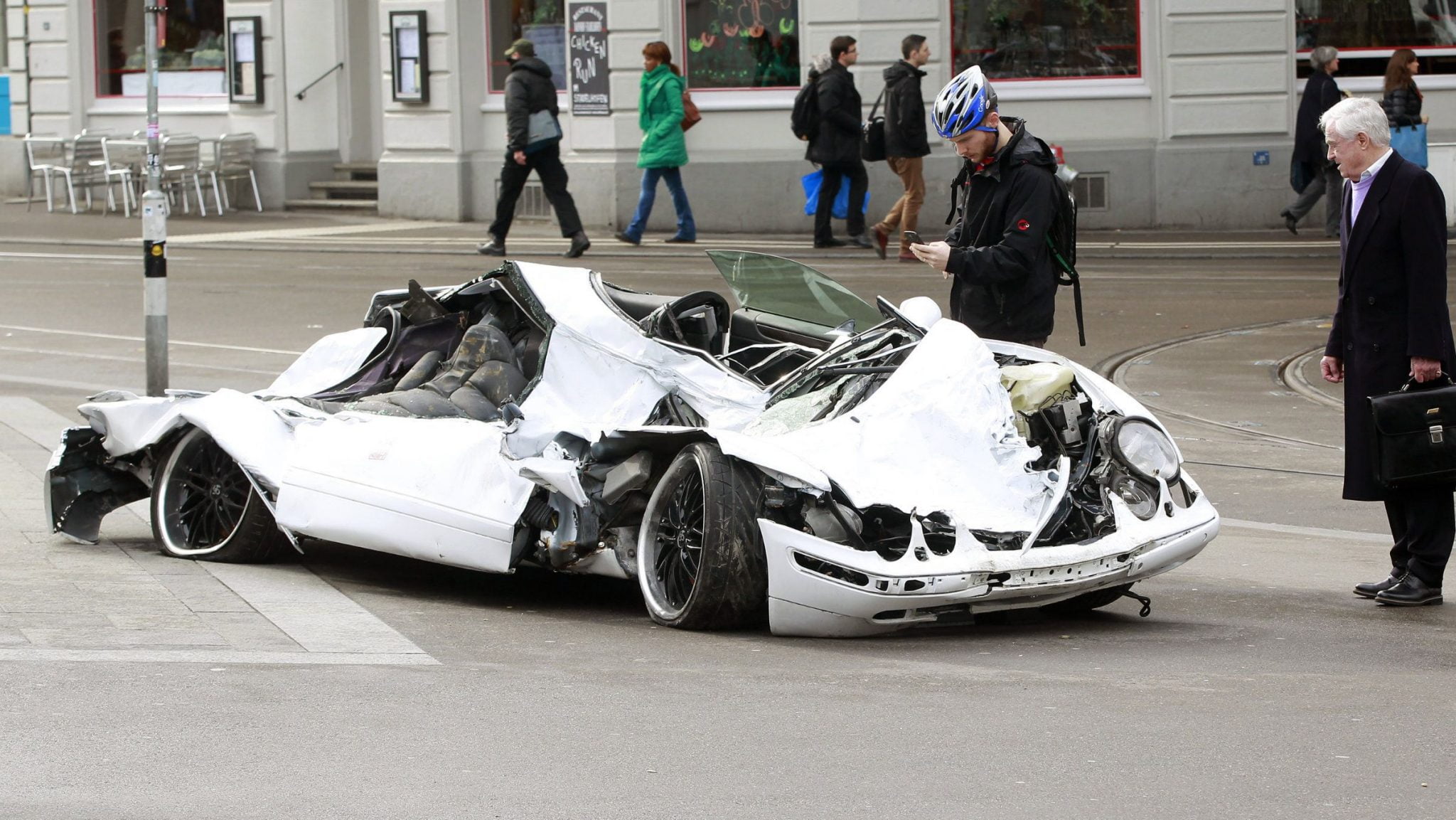 Automobile